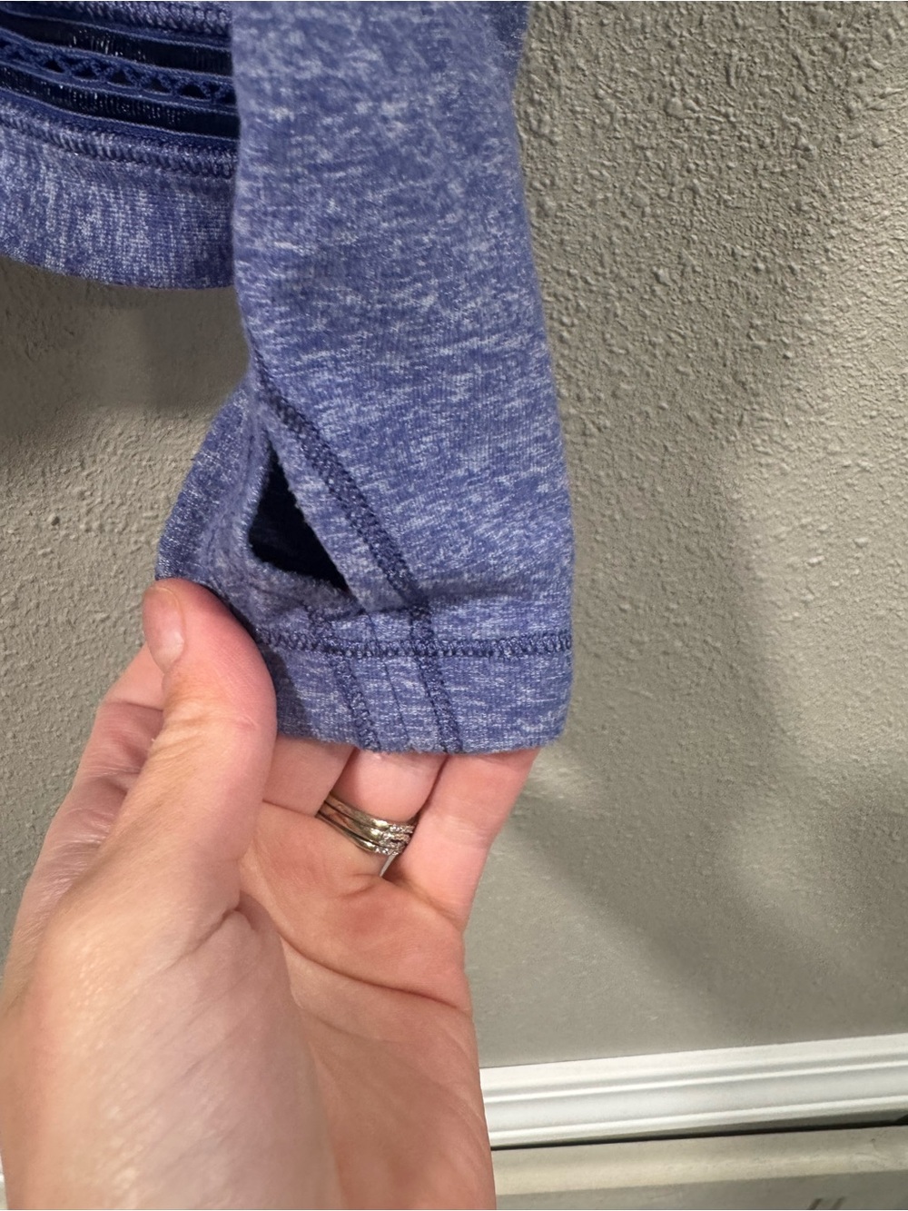Ivivia Girls Lululemon Own the move twist top - Picture 3 of 6